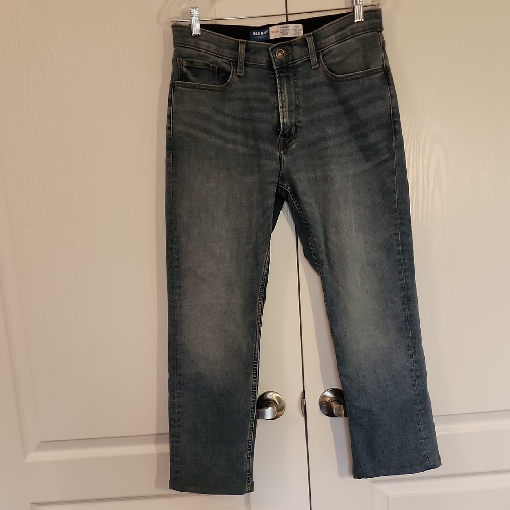 New (never worn ) Old Navy Blue Straight Jeans Classic Style, size 31x30
